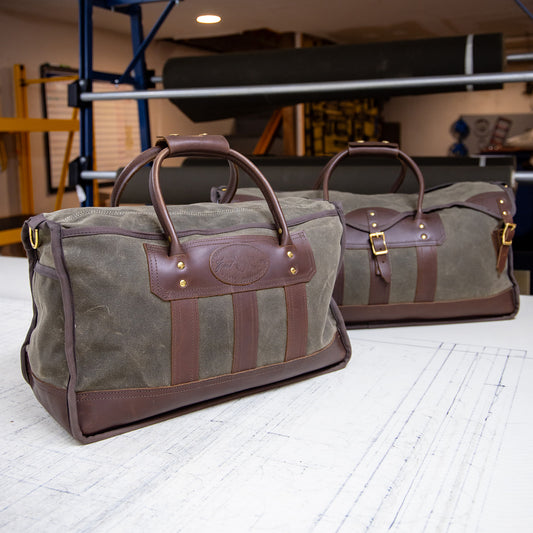 A premium waxed canvas travel bag that comes with classy leather features and strong solid brass hardware.