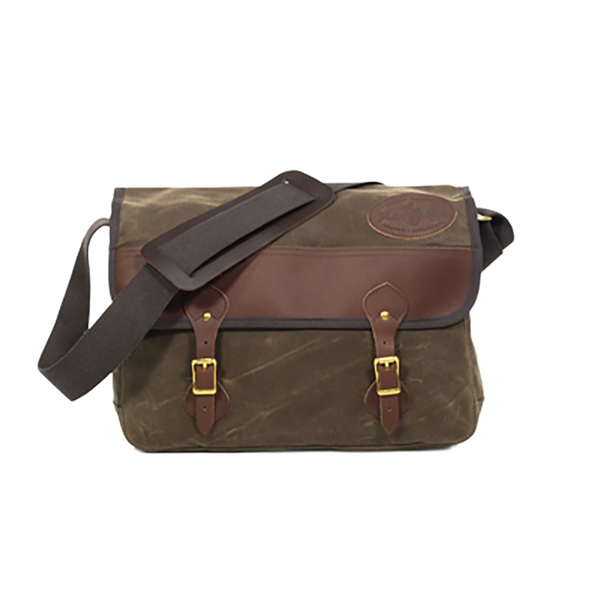 The Premium Carrier Brief Messenger Bag has a lid crafted with 50/50 high-end leather and waxed canvas. With the lid being secured with leather straps and solid brass buckles. A strong cotton webbed shoulder straps with a leather strap pad secured in place with two solid brass attachment points.