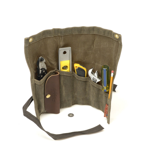 There are multiple pockets to accept different sized tools, and a  leather snap pocket for small items like nails and screws.
