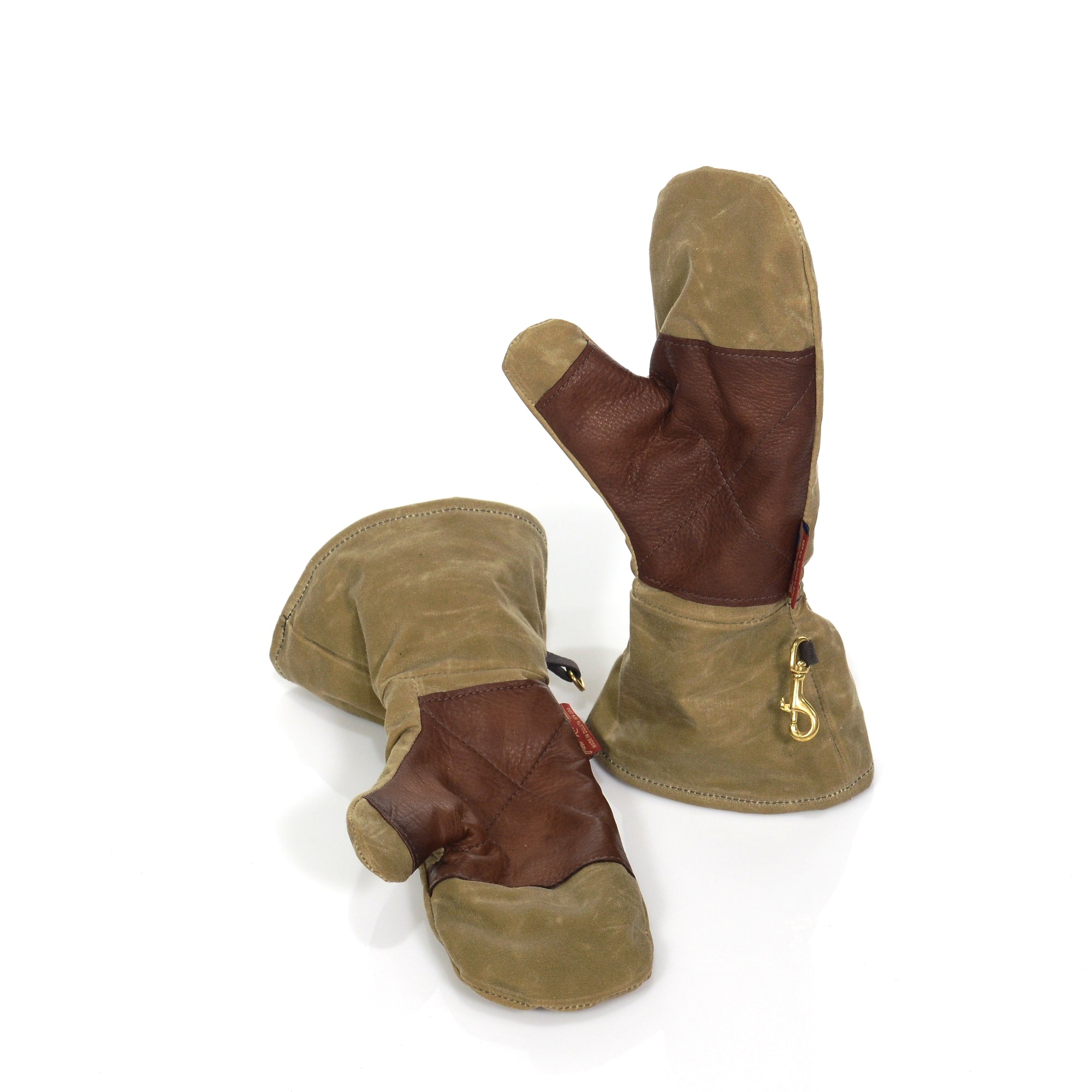 The Great Northern Choppers also have a solid brass snap on one mitt and a small brass ring on the other to snap them together when not in use.