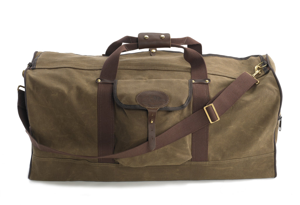 Convienent exterior side pocket for accessories with a flap closure and a leather strap and brass post for a secure closure.