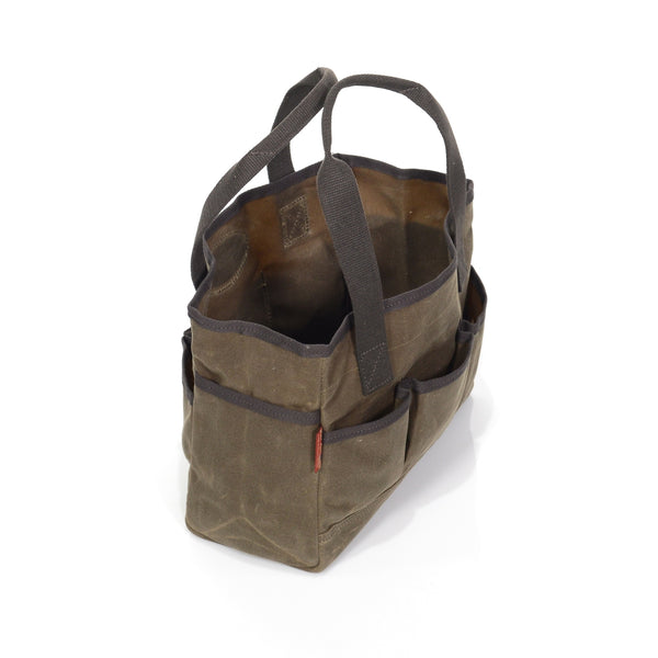 This tote also has additional side slip pockets for even more storage.