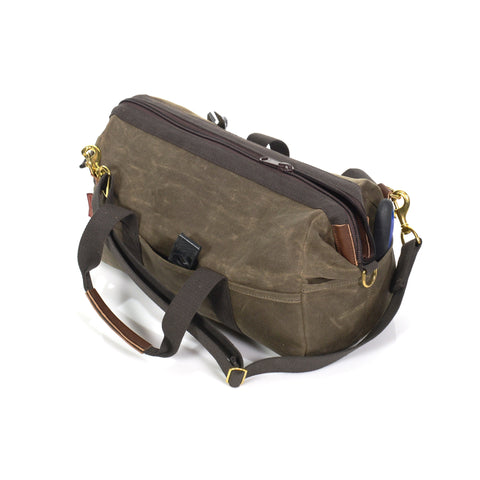 This bag has strong webbed cotton handles with premium leather sewn around them to provide a comfortable grip.